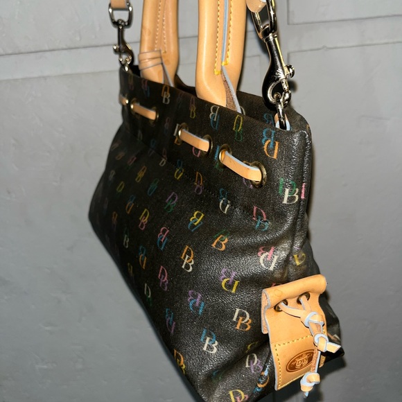 Dooney & Bourke W/charm signature logo Bag - Picture 4 of 17